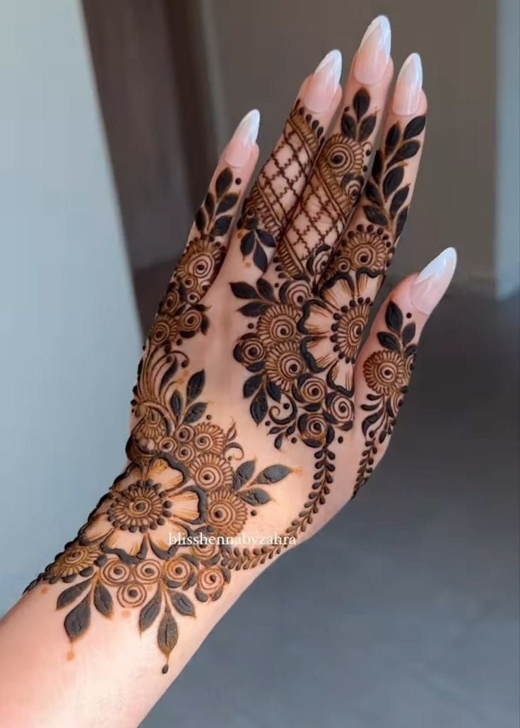 arabic mehndi design aesthetic simple and beautiful